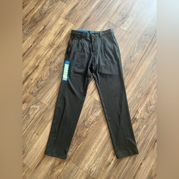 NWT Haggar Men's The Active Series Slim Fit Flat Front Pant 30W x 32L - Picture 6 of 13